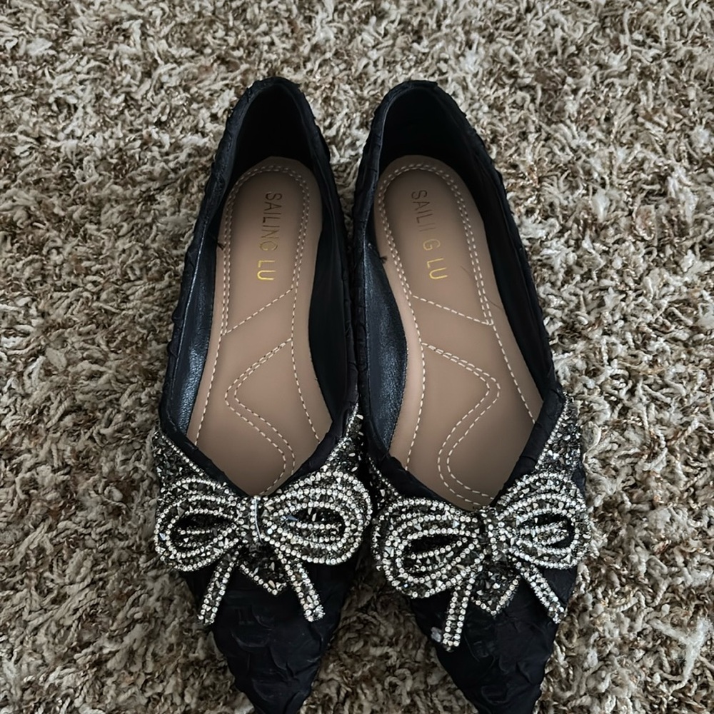 Sparkle rhinestone bow black flats. 
Perfect for a night on the town